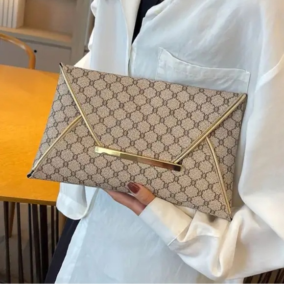 Classy elegant beige and gold envelope clutch - Picture 1 of 9